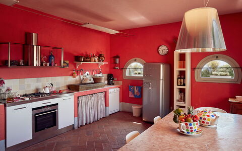 Villa Botinaccio: Gabinetes, Edificio, Encendiendo, Marco, Mostrador, Cocina, Madera, Diseño De Interiores, Mesa, Electrodoméstico