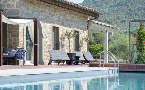 Villa Lilli & Spa: Agua, Planta, Mueble, Edificio, Azur, Piscina, Sombra, Mueble Para Exteriores, Silla, Cabaña