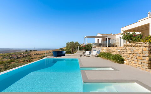Mirabilia - Tangi, Sicilia: Cielo, Agua, Edificio, Planta, Piscina, Azur, Sombra, Mueble Para Exteriores, Balneario, Ocio