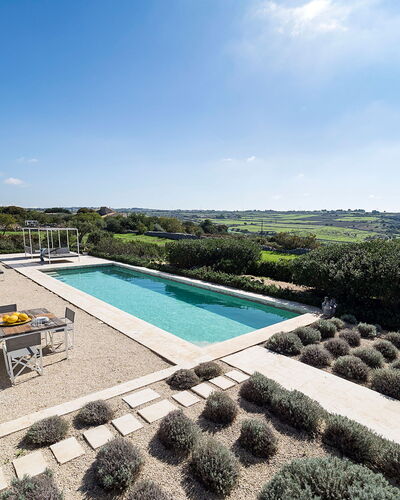Villa Carmelita - Ragusa, Sicilia: Cielo, Agua, Nube, Piscina, Planta, Edificio, Rectángulo, Condominio, Diseño Urbano, Árbol