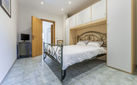 Casa Verdi,near The Beach - Viareggio, Toscana: Mueble, Propiedad, Comodidad, Madera, Edificio, Diseño De Interiores, Cama, Marco De La Cama, Suelo