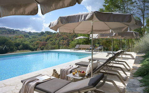 Pendolino Spereto Apartment With Pool, Montaione: Agua, Planta, Nube, Propiedad, Cielo, Piscina, Azur, Sombra, Mueble Para Exteriores, Paraguas