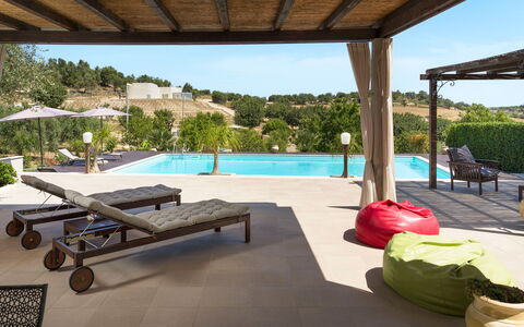 Casa Cortese - Noto, Sicilia: Cielo, Propiedad, Mueble, Planta, Agua, Piscina, Mueble Para Exteriores, Diseño De Interiores, Sombra, Edificio