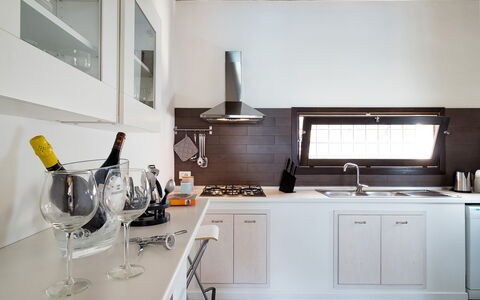 Casa Cortese - Noto, Sicilia: Fregadero, Gabinetes, Propiedad, Grifo, Mostrador, Lavabo, Cocina, Estufa De Cocina, Aparato De Cocina, Diseño De Interiores