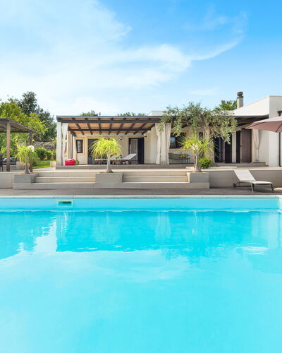 Casa Cortese - Noto, Sicilia: Agua, Cielo, Planta, Propiedad, Nube, Piscina, Azur, Árbol, Ocio, Sombra