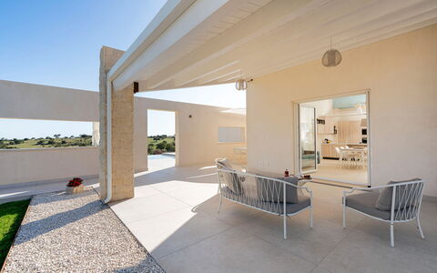 Villa Argento - Rosolini, Sicilia: Propiedad, Cielo, Planta, Sombra, Encendiendo, Arquitectura, Diseño De Interiores, Madera, Suelo, Piso
