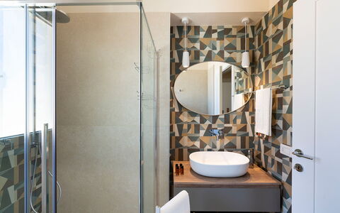 Villa Argento - Rosolini, Sicilia: Espejo, Propiedad, Lavabo, Edificio, Diseño De Interiores, Madera, Baño, Lavabo Del Baño, Suelo