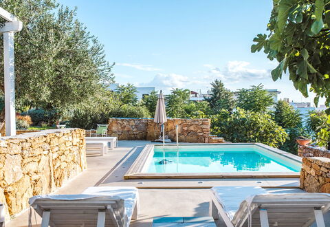 Villa Trullo - Torricella, Puglia: Agua, Cielo, Tiempo De Día, Propiedad, Planta, Piscina, Nube, Azur, Naturaleza, Árbol