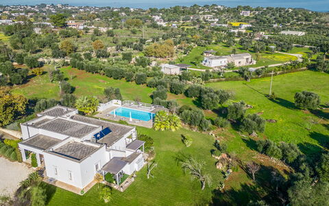 Masseriola Di Puglia: Planta, Paisaje Natural, El Terreno Del Lote, Diseño Urbano, Hierba, Barrio Residencial, Árbol, Cielo, Ocio, Paisaje