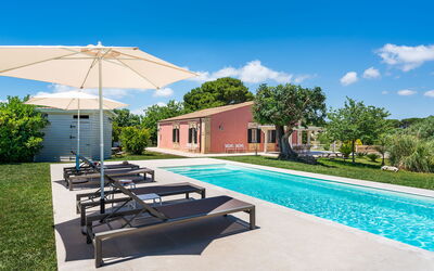 Casa Desiderio - Siracusa, Sicilia: Planta, Agua, Propiedad, Nube, Cielo, Edificio, Piscina, Árbol, Sombra, Mueble Para Exteriores