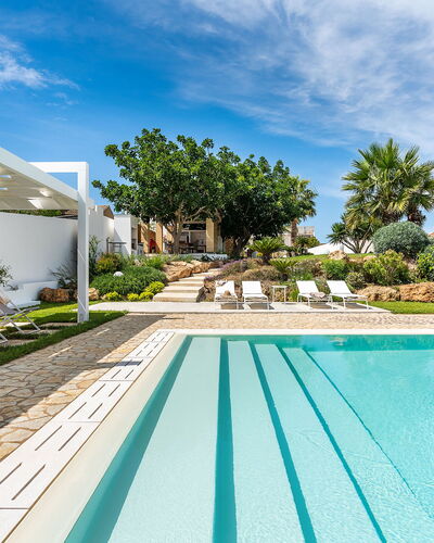 Casa Ocra - Misiliscemi, Sicilia: Nube, Planta, Edificio, Cielo, Propiedad, Agua, Azur, Piscina, Árbol, Sombra