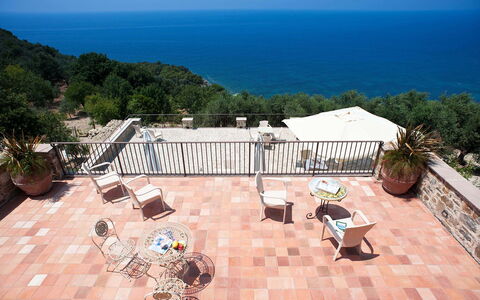 Pietramare - Castellabate, Campania: Cielo, Planta, Agua, Propiedad, Maceta, Balneario, Edificio, Madera, Mueble Para Exteriores, Piso