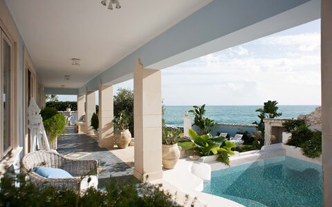 Villa Amena - Siracusa, Sicilia: Planta, Cielo, Agua, Propiedad, Edificio, Azur, Sombra, Planta De Casa, Arecales, Balneario