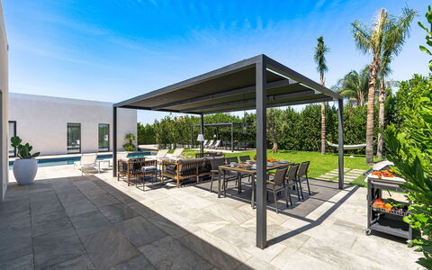 Villa Duetto - Siracusa, Sicilia: Planta, Cielo, Propiedad, Edificio, Maceta, Sombra, Nube, Árbol, Mueble Para Exteriores, Ocio