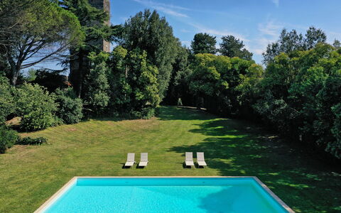 Torre Delle Cornacchie: Planta, Cielo, Agua, Nube, Árbol, El Terreno Del Lote, Paisaje Natural, Piscina, Vegetación, Hierba