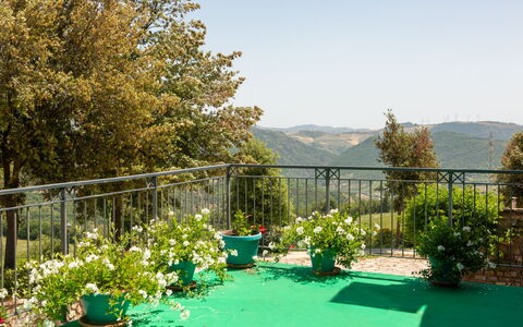 Villa Trivigno: Verde, Primavera, Maceta, Jardín, Silla, Cerca, Sombra, Balcón, Mueble Para Exteriores, Planta De Casa