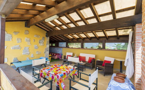 La Casa Di Elda, Holiday Home With Pool, Uzzano, T: Mesa, Propiedad, Mueble, Silla, Ventana, Encendiendo, Diseño De Interiores, Madera, Arquitectura, Edificio