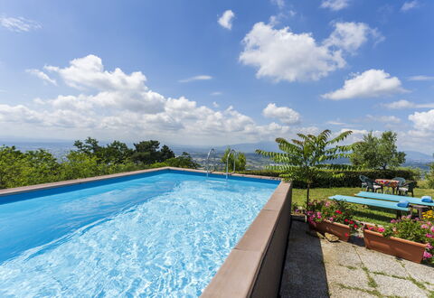La Casa Di Elda, Holiday Home With Pool, Uzzano, T: Nube, Cielo, Planta, Agua, Piscina, Árbol, Mueble Para Exteriores, Sombra, Rectángulo, Hierba