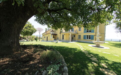Luxury Villa Con Spa e Panorama a 40 Min Da Roma: Planta, Edificio, Propiedad, Ventana, Árbol, Cielo, Superficie De La Carretera, El Terreno Del Lote, Sombra, Hierba