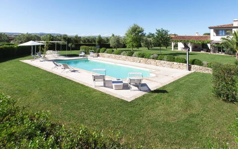 Villa Sant'andrea: Agua, Cielo, Planta, Piscina, El Terreno Del Lote, Mueble Para Exteriores, Árbol, Sombra, Ocio, Rectángulo
