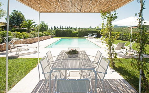 Villa Sant'andrea: Cielo, Propiedad, Planta, Piscina, Sombra, Diseño De Interiores, Árbol, Mueble Para Exteriores, Silla, Edificio
