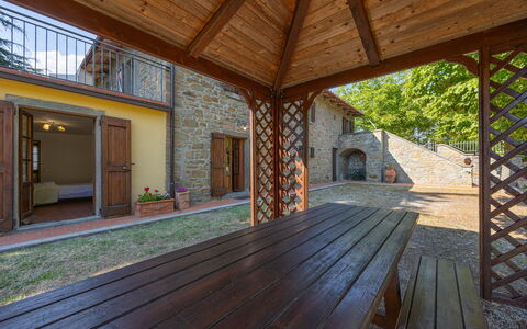 Villa Marconi: Edificio, Planta, Madera, Diseño De Interiores, Ventana, Suelo, Cabaña, Manchas De Madera, Porche, Piso
