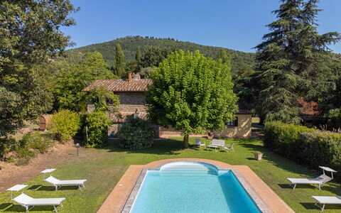 Villa Marconi: Planta, Agua, Cielo, Propiedad, Edificio, Verde, Piscina, Azur, Árbol, Paisaje Natural