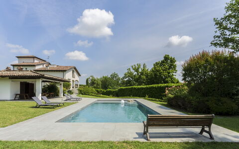Casa del Marchese, Pool, Wifi, Castell' Arquato: Nube, Cielo, Agua, Planta, Propiedad, Banco Al Aire Libre, Edificio, Piscina, Sombra, Mueble Para Exteriores