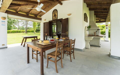 Casa del Marchese, Pool, Wifi, Castell' Arquato: Mesa, Edificio, Madera, Diseño De Interiores, Arquitectura, Planta, Sala, Suelo, Planta De Casa, Piso