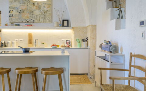 Lamia del Grano: Mesa, Mueble, Azur, Madera, Diseño De Interiores, Estantería, Cocina, Escritorio, Mostrador, Silla