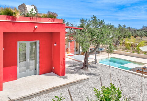 Lamia del Grano: Planta, Cielo, Propiedad, Agua, Piscina, Edificio, Arquitectura, Árbol, Sombra, Pared