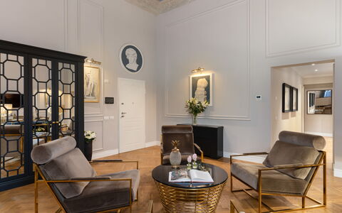 Pazzi Penthouse Luxury Apartment in Florence by Pa: Marco, Mesa, Mueble, Propiedad, Madera, Silla, Diseño De Interiores, Sofá, Arquitectura, Planta