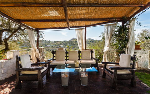Villa Il Sole Di Sorrento: Mueble, Propiedad, Planta, Sombra, Diseño De Interiores, Encendiendo, Arquitectura, Árbol, Bienes Raíces, Sala