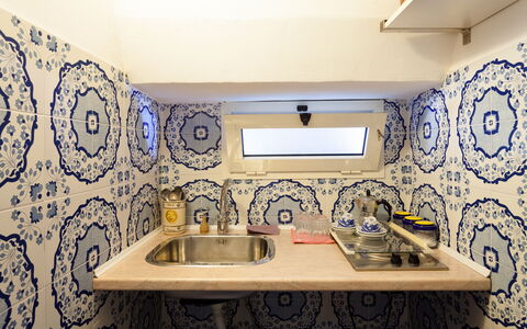 Villa Il Sole Di Sorrento: Grifo, Arreglo De Tubería, Propiedad, Lavabo, Lavabo Del Baño, Edificio, Baño, Mueble De Baño, Casa, Púrpura