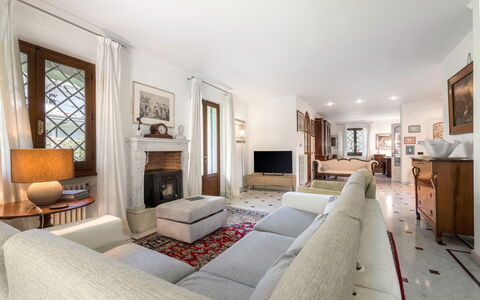 Villa Le Fontanelle In Forte Dei Marmi With Ac: Marco, Mueble, Ventana, Diseño De Interiores, Madera, Edificio, Mesa, Suelo, Comodidad, Piso