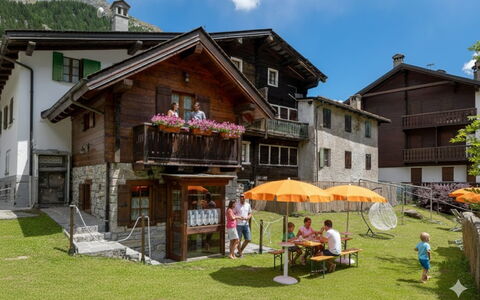 Incanto Walser Apartments Ronco: Casa, Casa, Cabaña, Cordillera, Pendiente, Valle, Pueblo, Pueblo De Montaña, Alpes, Balcón