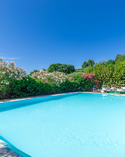Villa La Pagliarina: Agua, Cielo, Planta, Propiedad, Piscina, Verde, Azul, Azur, Rectángulo, Sombra