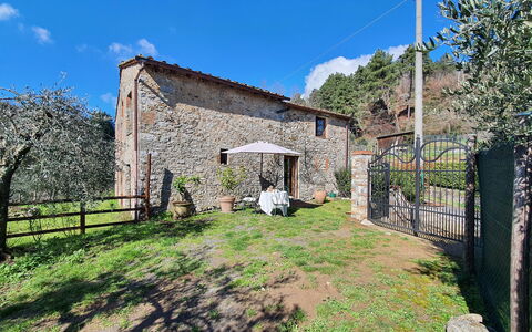 Il Cantuccio: Cielo, Planta, Nube, El Terreno Del Lote, Cerca, Árbol, Hierba, Área Rural, Paisaje, Cabaña