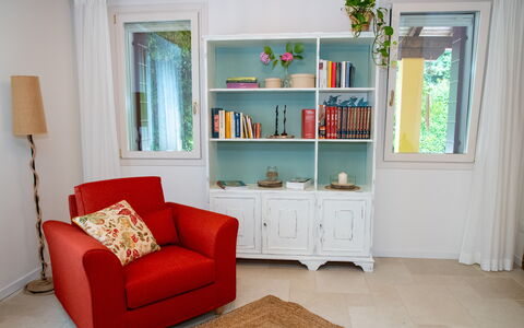 Oasi Casamaras, Brenta River, Wifi, Ac: Mueble, Propiedad, Producto, Madera, Estante, Marco, Diseño De Interiores, Estantería, Ventana, Sala
