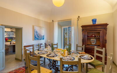 Sunset Sea View, Baratti, Populonia, Wifi, Ac: Mesa, Mueble, Marco, Ventana, Diseño De Interiores, Madera, Amarillo, Edificio, Silla, Bienes Raíces