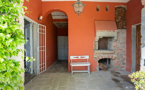 Casa Mirandola: Planta, Propiedad, Edificio, Ventana, Naranja, Madera, Ladrillo, Puerta, Diseño De Interiores, Enladrillado