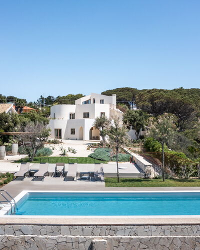 Villa Demar: Cielo, Planta, Agua, Edificio, Azur, Ventana, Árbol, Piscina, Casa, Barrio Residencial