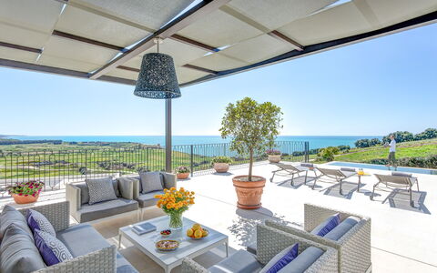 Villa Smeraldo - Sea Front | By Rocco Forte Villas: Cielo, Planta, Agua, Propiedad, Mueble, Mesa, Maceta, Azur, Edificio, Sombra