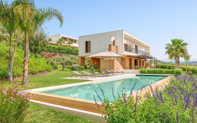 Villa Smeraldo - Sea Front | By Rocco Forte Villas: Planta, Agua, Propiedad, Edificio, Cielo, Azur, Árbol, Flor, Arquitectura, Piscina