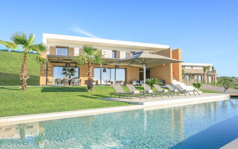 Villa Agata - Sea View | By Rocco Forte Villas: Agua, Cielo, Propiedad, Edificio, Planta, Azur, Diseño De Interiores, Ocio, Árbol, Casa