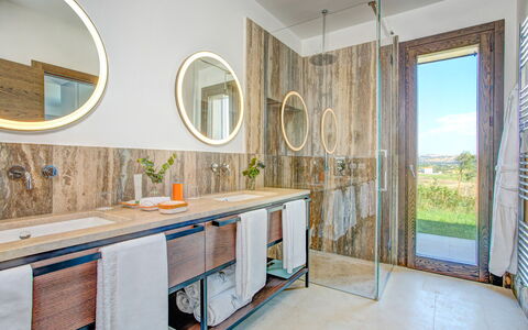 Villa Topazio - Sea View | By Rocco Forte Villas: Espejo, Gabinetes, Propiedad, Lavabo, Mueble, Grifo, Mostrador, Planta, Arreglo De Tubería, Mueble De Baño