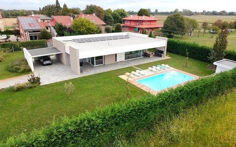 Stima Home, Padova, Pool, Ac: Piscina, Sombra, Recurso, Inmuebles, Patio, Césped Artificial, Diseño, Paisajismo, Villa, Yarda