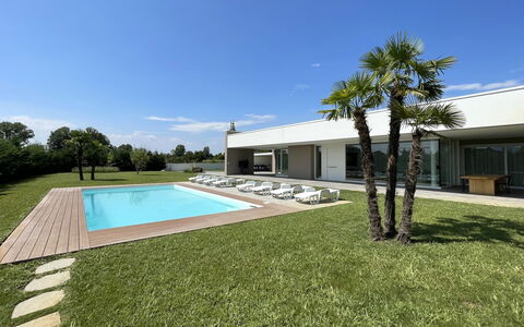 Stima Home, Padova, Pool, Ac: Sombra, Inmuebles, Césped, Paisajismo, Piscina, Diseño, Yarda, Casa De Campo, Villa, Césped Artificial