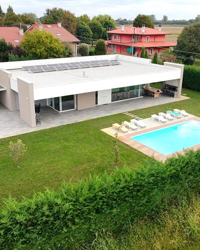 Stima Home, Padova, Pool, Ac: Piscina, Sombra, Recurso, Inmuebles, Patio, Césped Artificial, Diseño, Paisajismo, Villa, Yarda