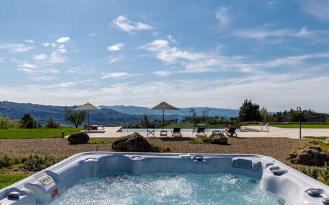 Villa Velari In Volterra With Private Pool, Ac: Cielo, Agua, Nube, Planta, Azur, Piscina, Mueble Para Exteriores, Sombra, Ocio, Paisaje
